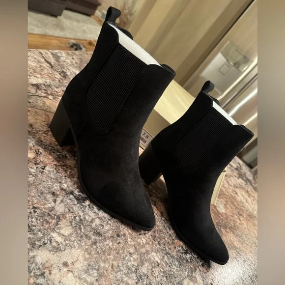 J. Adam’s Andi | Black Suede - Picture 2 of 7